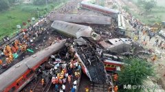 印度列车相撞已致超300人死亡
